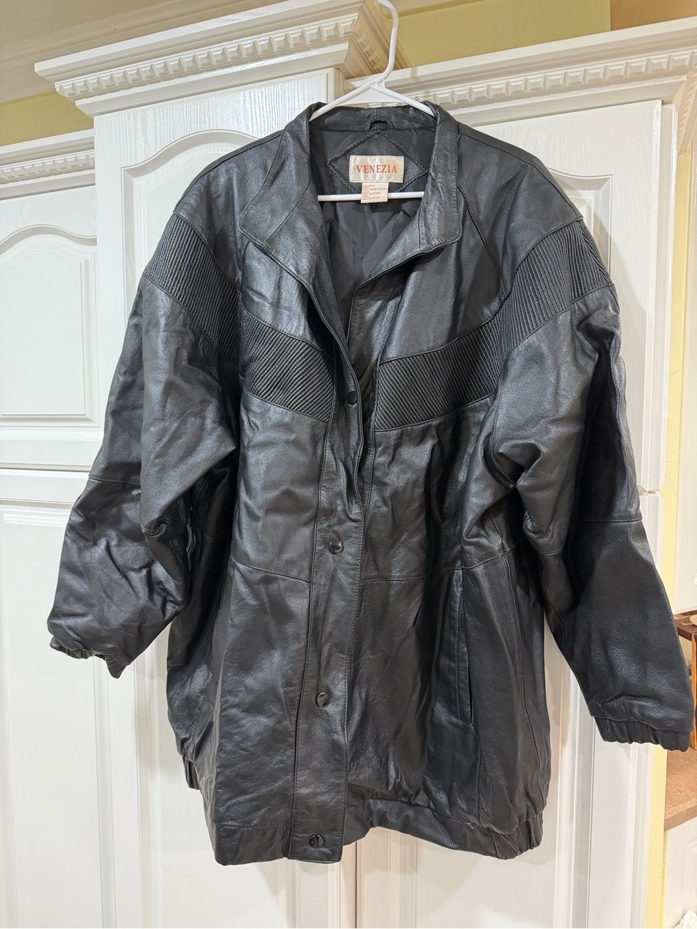 Venezia Black Rib-Panel Leather Bomber Jacket